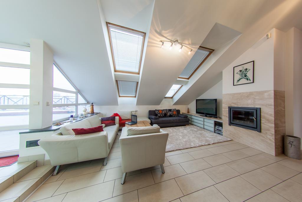Mansard Apartment Antonovicha 4 Kyiv Exterior photo